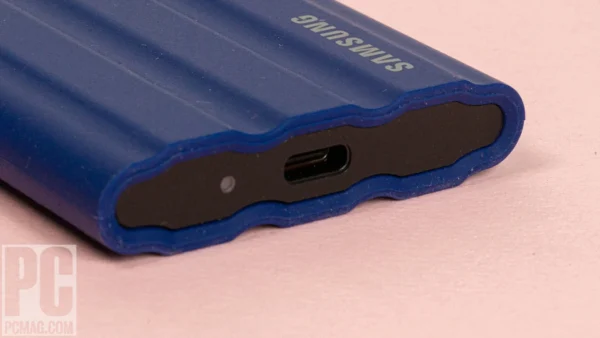 ⁦EXT SSD SAMSUNG 2TB T7 Shield Blue⁩ - الصورة ⁦2⁩